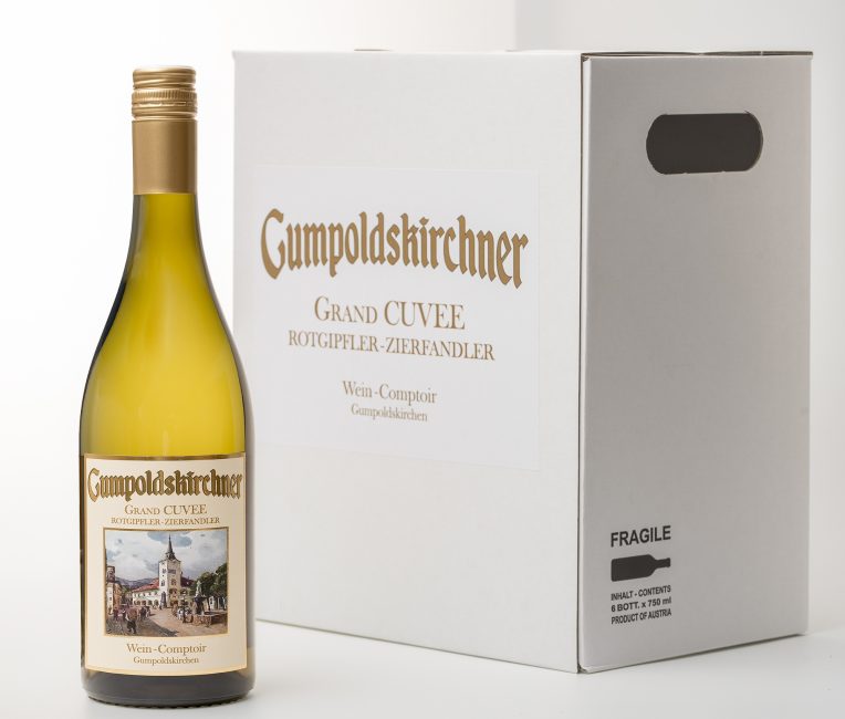 Gumpoldskirchner Wein und Ortswein dargestellt durch den Gumpoldskirchner und Flaschen